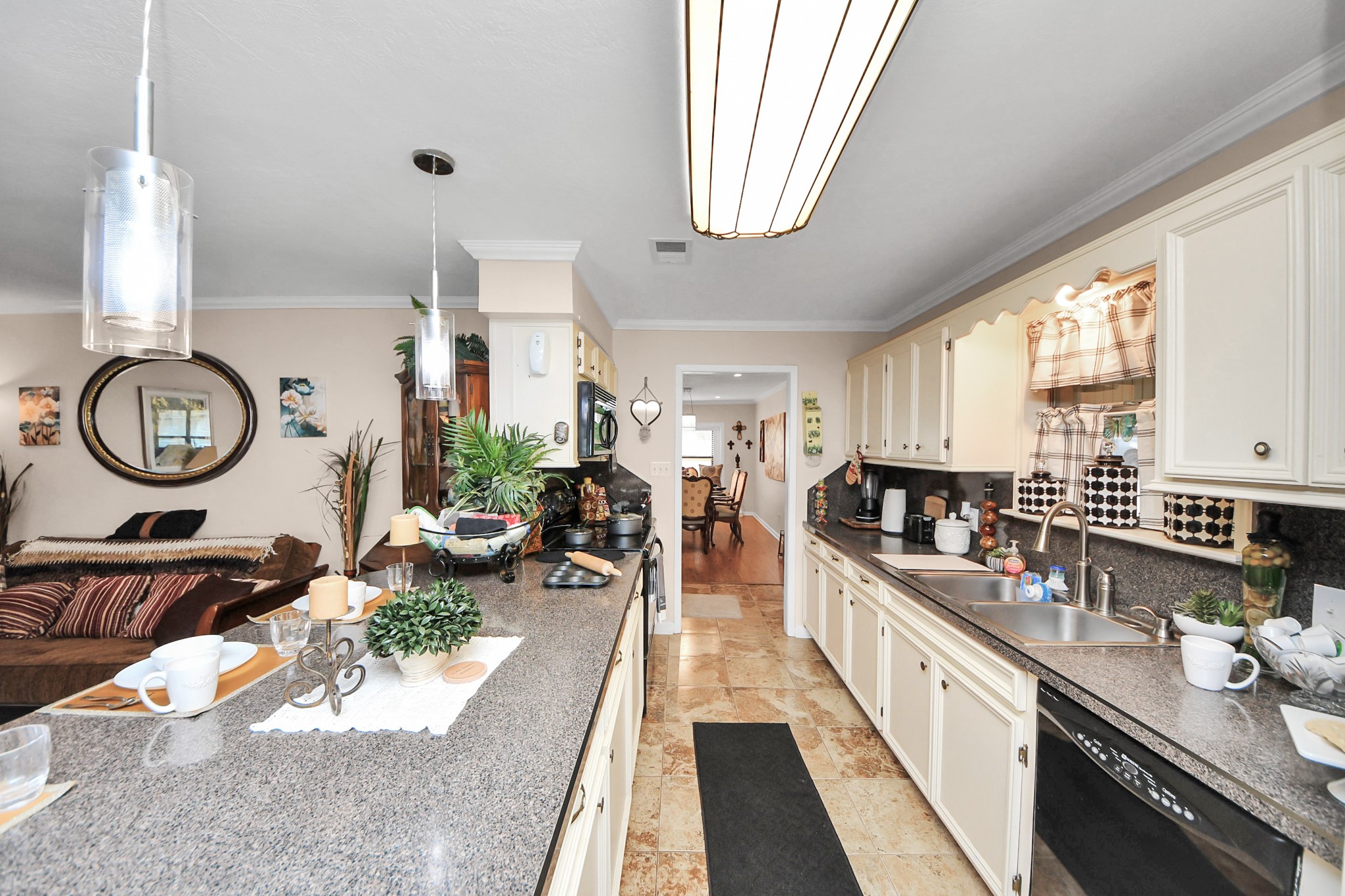 292 Kickapoo Drive Livingston, TX 77351 - Photo 14 of 50 Large Kitchen