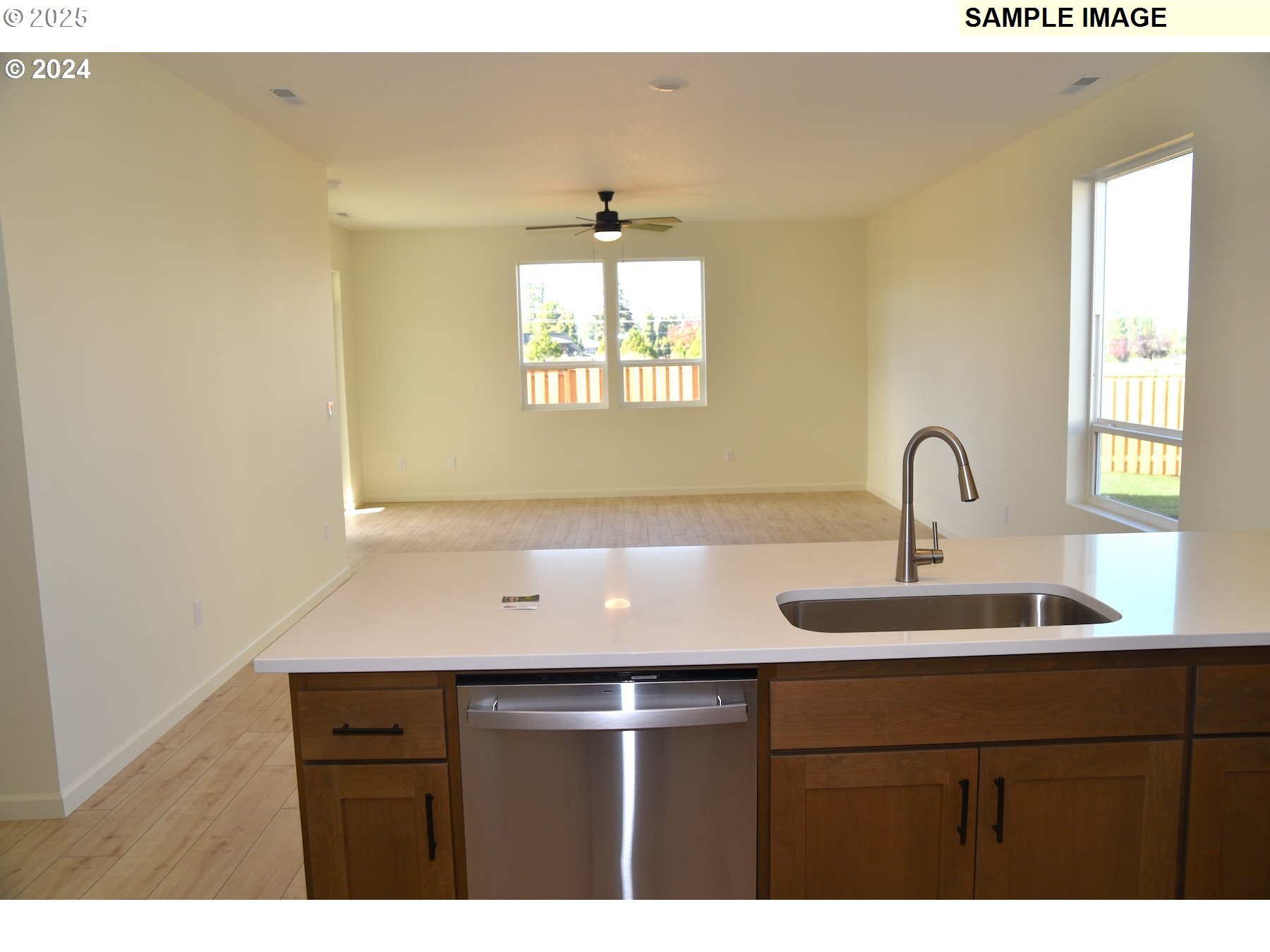 845 Oakleaf Way Silverton, OR 97381 - Photo 3 of 20