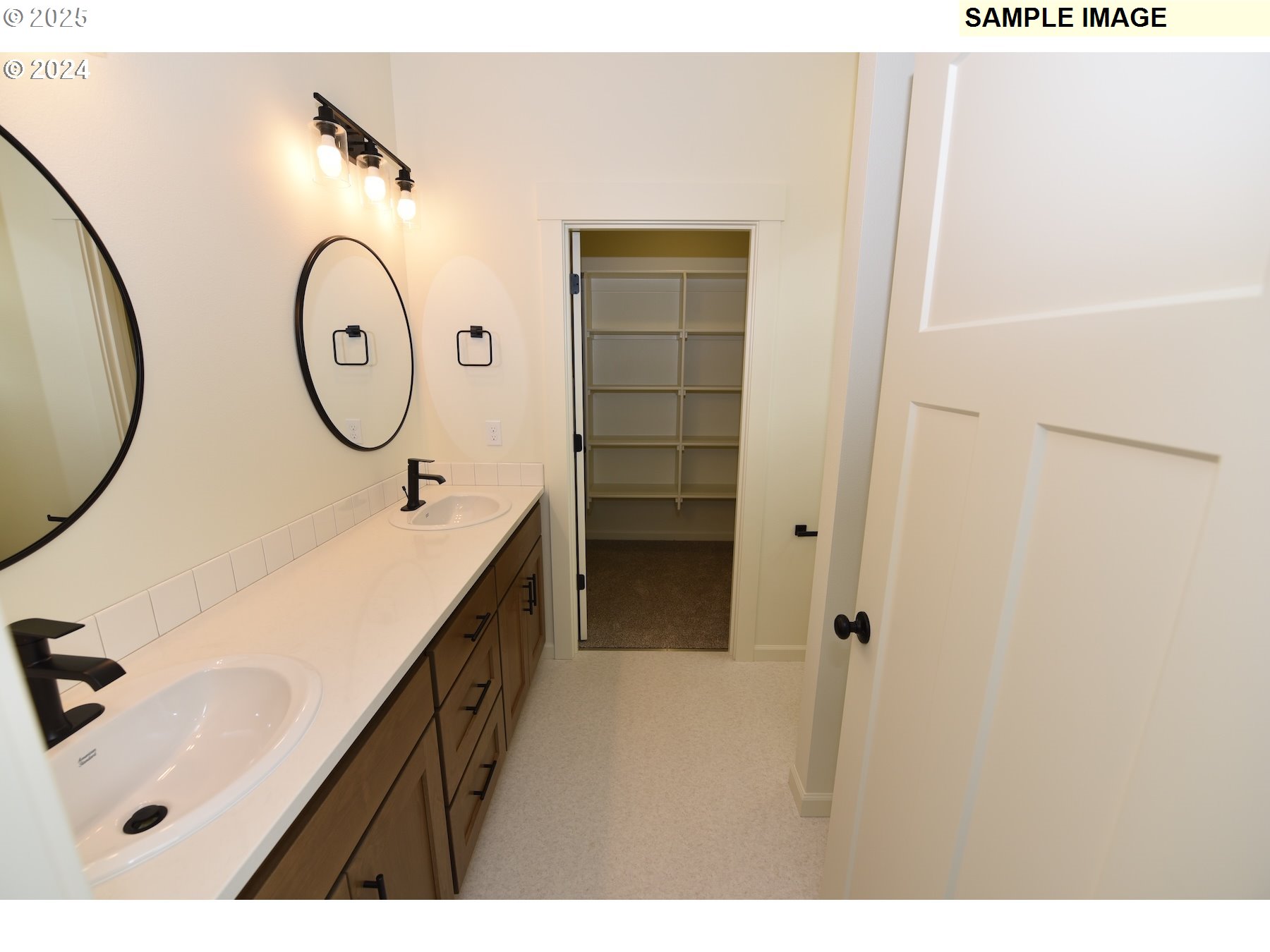 845 Oakleaf Way Silverton, OR 97381 - Photo 8 of 20 Great Room