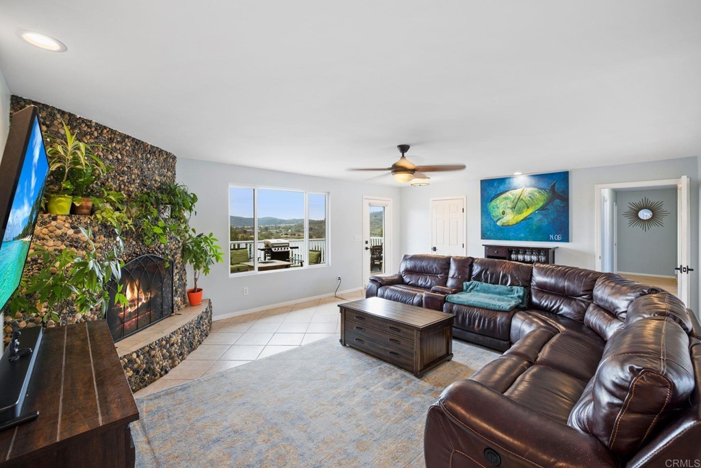 2902 Hill Valley Drive Escondido, CA 92029 - Photo 7 of 44