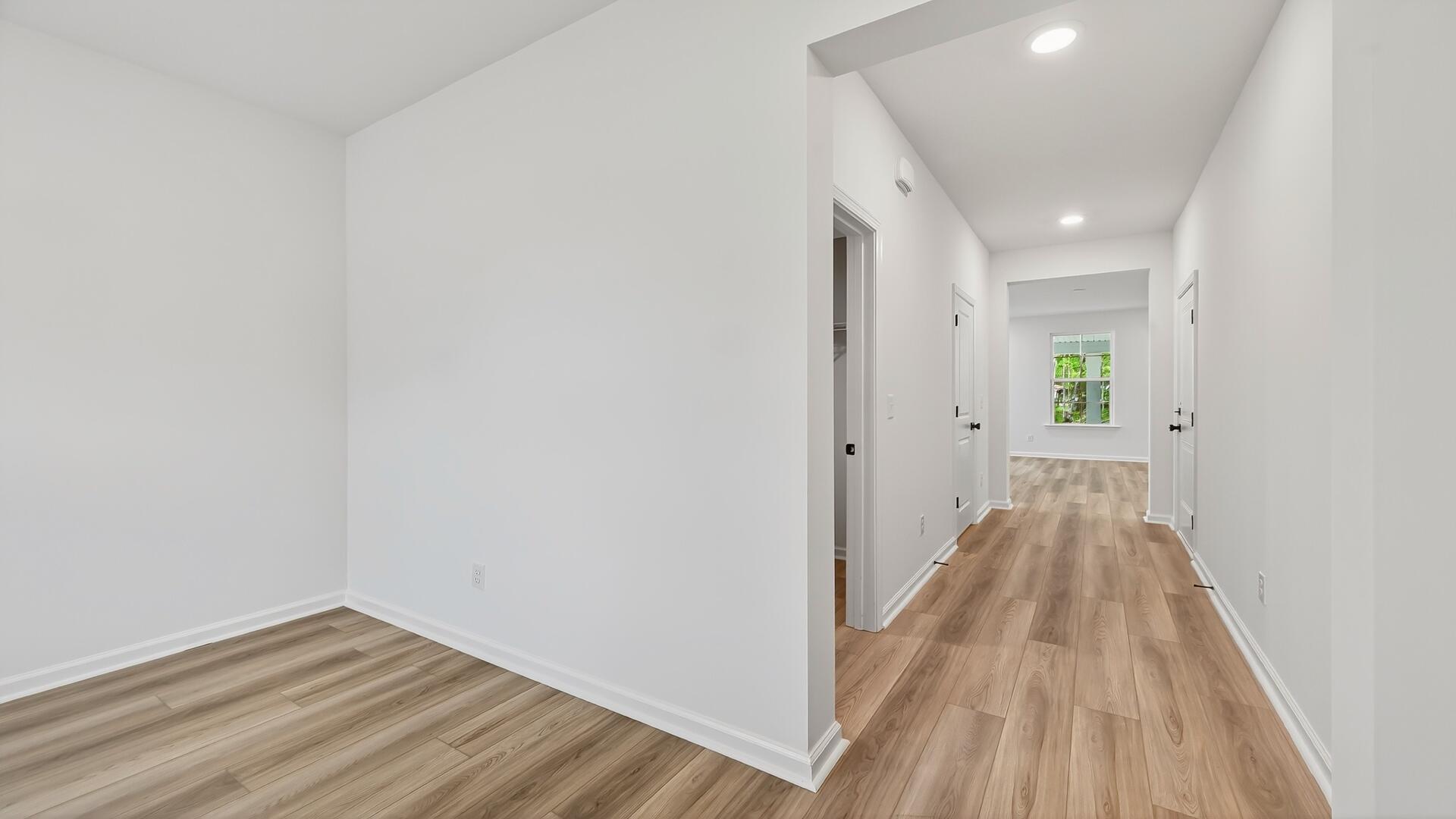 452 Cadbury Loop Summerville, SC 29486 - Photo 4 of 32 Foyer