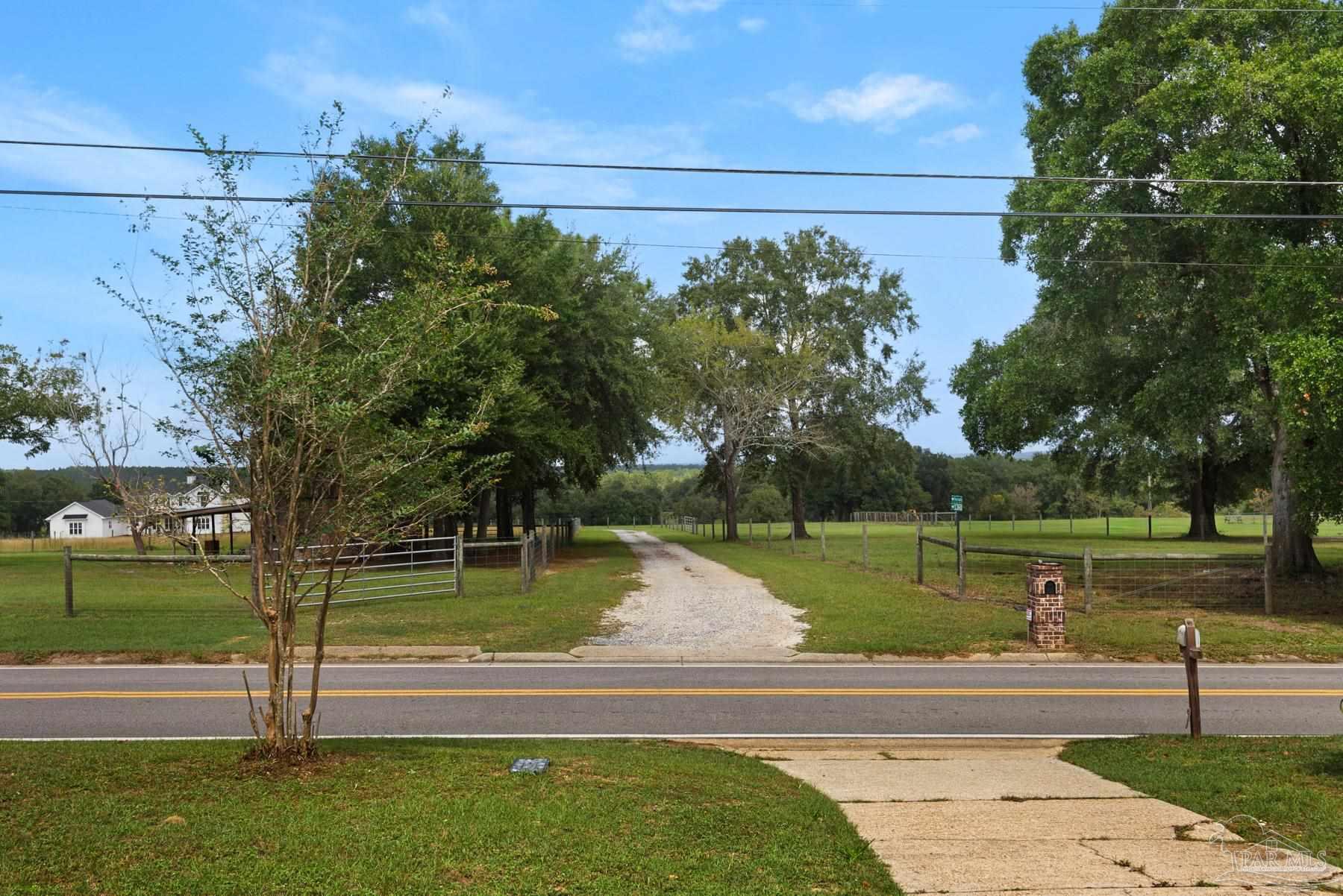 1425 McKenzie Road Cantonment, FL 32533 - Photo 4 of 44