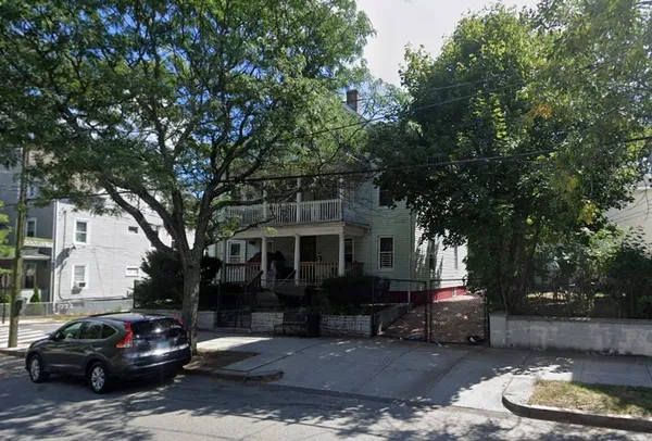 $2,200 | 910 Atwells Avenue, Unit 3, Providence, RI 02909