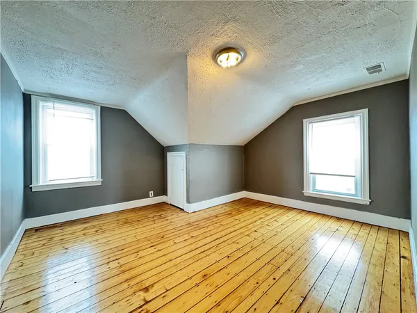 $2,100 | 910 Atwells Avenue, Unit 3, Providence, RI 02909