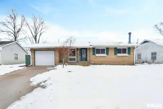 $175,000 | 310 Dundee Road, East Peoria, IL 61611