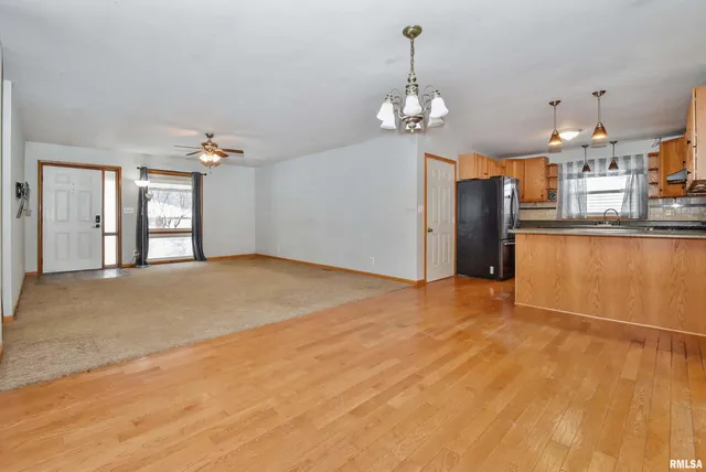 $175,000 | 310 Dundee Road, East Peoria, IL 61611