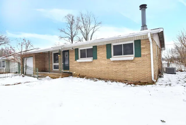 $175,000 | 310 Dundee Road, East Peoria, IL 61611