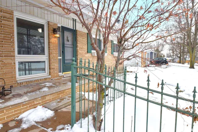 $175,000 | 310 Dundee Road, East Peoria, IL 61611