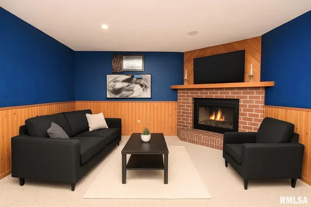 $175,000 | 310 Dundee Road, East Peoria, IL 61611