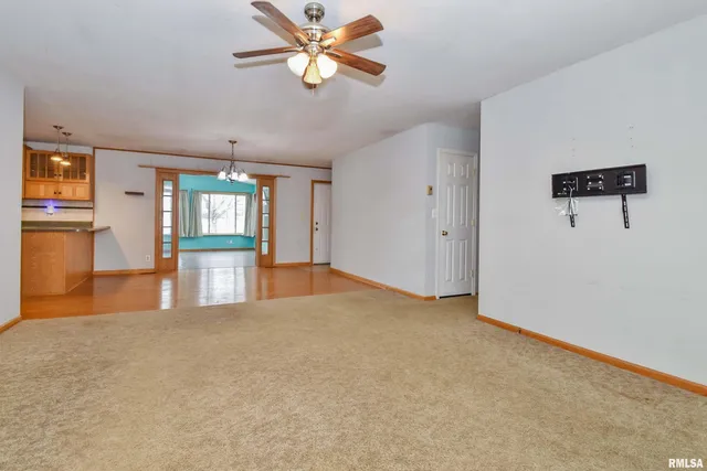 $175,000 | 310 Dundee Road, East Peoria, IL 61611