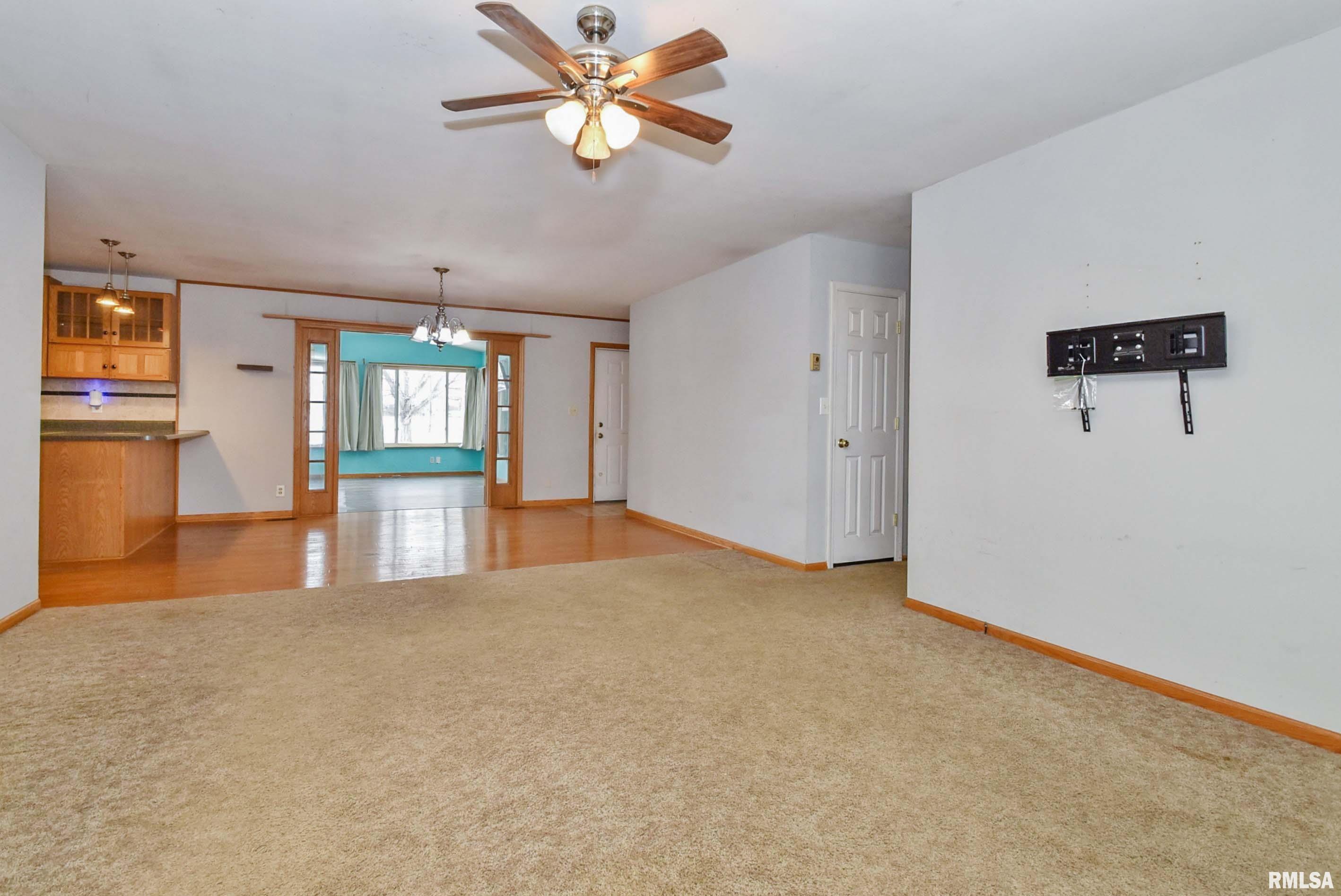 310 Dundee Road East Peoria, IL 61611 - Photo 5 of 43