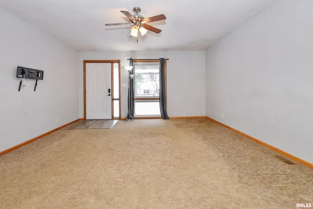 $175,000 | 310 Dundee Road, East Peoria, IL 61611