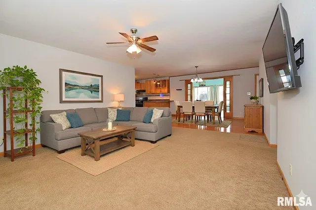 $175,000 | 310 Dundee Road, East Peoria, IL 61611