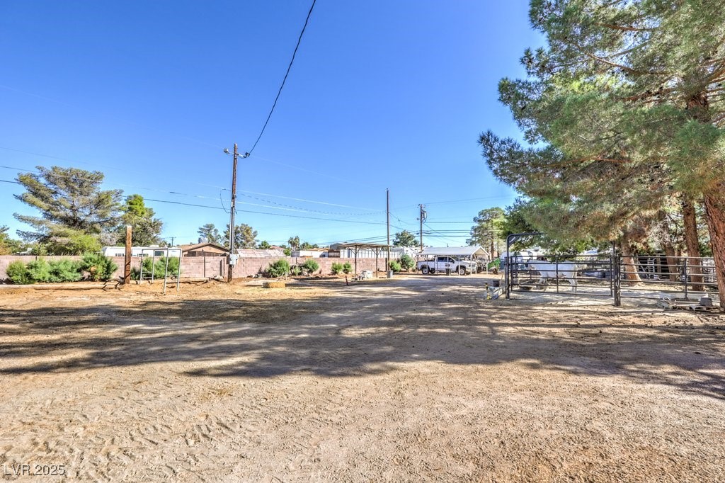4216 North Decatur Boulevard North Las Vegas, NV 89032 - Photo 21 of 36 View of dirt / gravel road