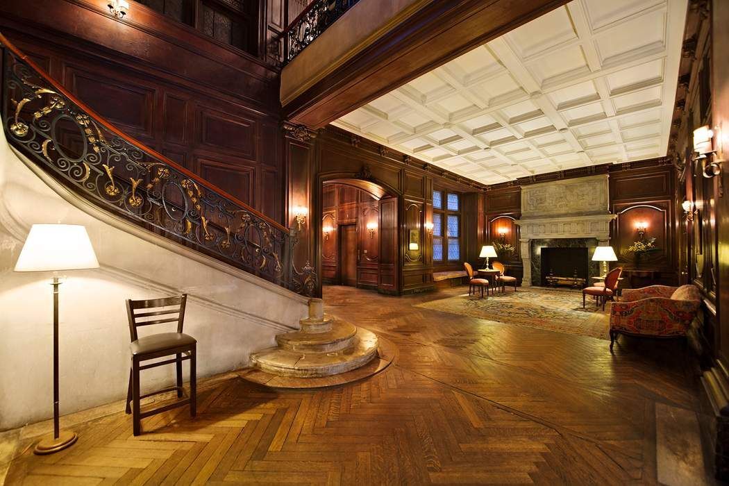 11 East 73rd Street, Unit 1D Manhattan, NY 10021 - Photo 14 of 18 a room with gym equipment