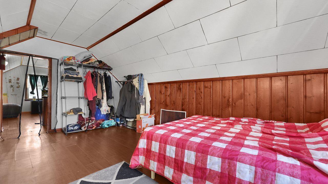 2102 North Hadley Road Springfield, OH 45505 - Photo 16 of 25 up bed to door