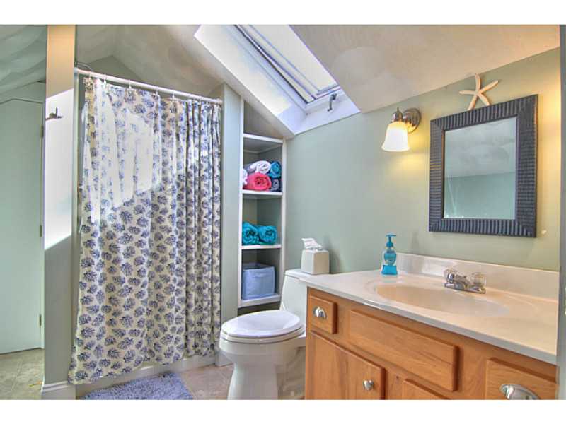 67 High Street Jamestown, RI 02835 - Photo 17 of 18 Bathroom.