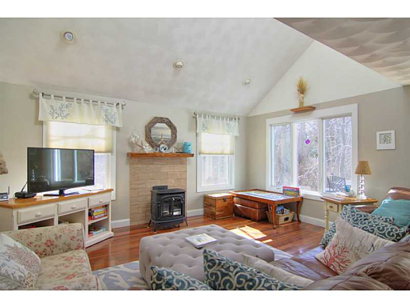 67 High Street Jamestown, RI 02835 - Photo 8 of 18 Living Room.