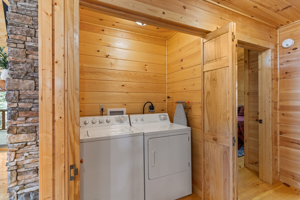 237 Bentley Cove Murphy, NC 28906 - Photo 15 of 43 a utility room with dryer and washer