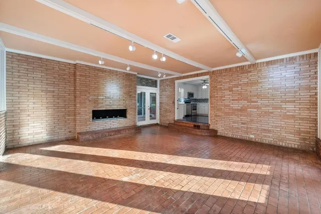 $325,000 | 1405 Briarwood Boulevard, Arlington, TX 76013