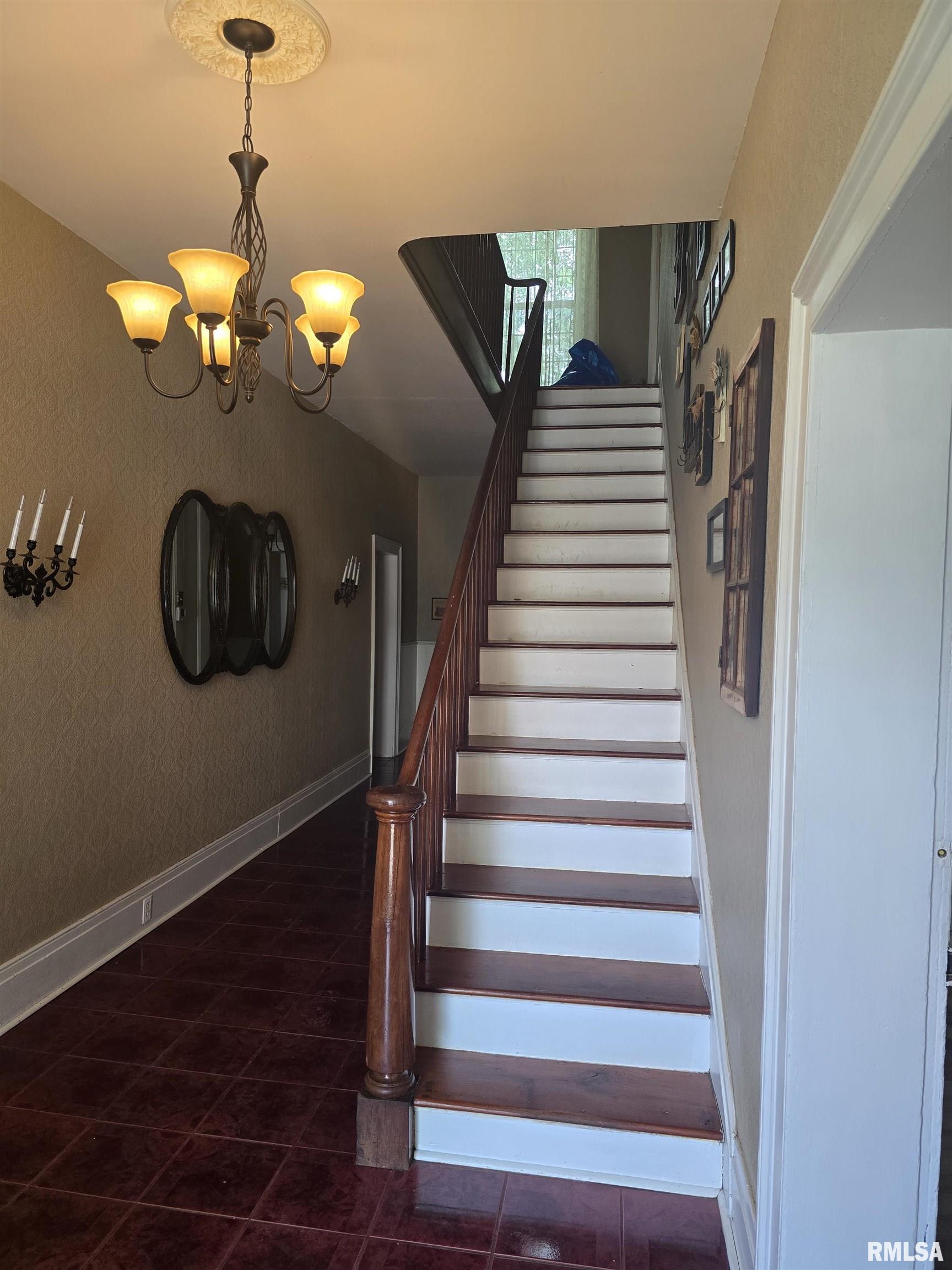239 West Chestnut Street Canton, IL 61520 - Photo 11 of 83