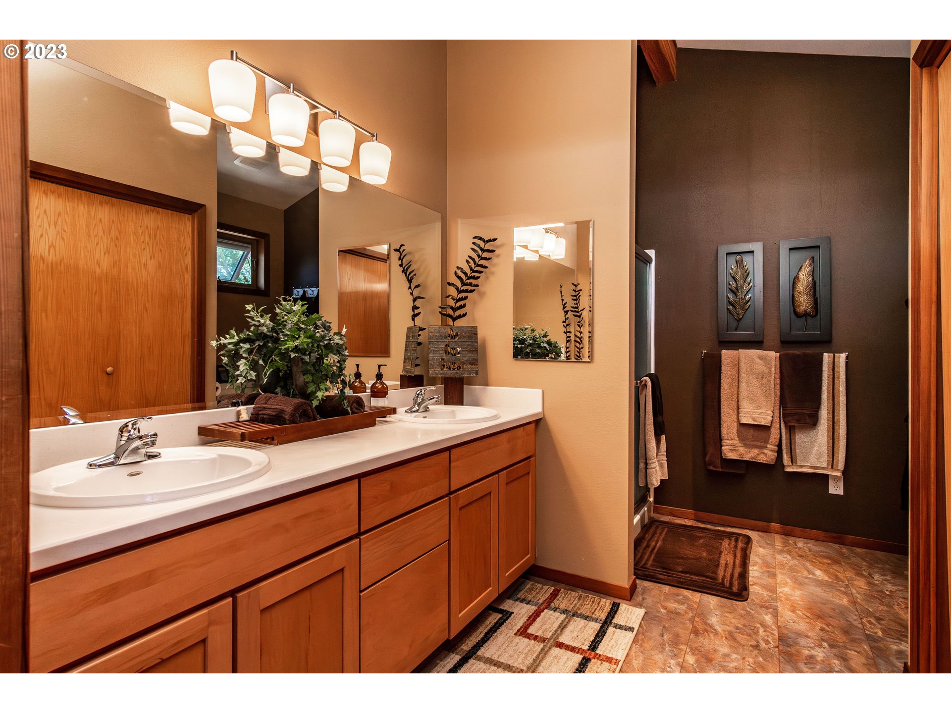 545 Eagle Drive Roseburg, OR 97471 - Photo 38 of 48 Guest Quarters