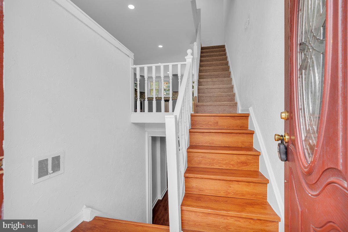3204 Birch Road Philadelphia, PA 19154 - Photo 4 of 28