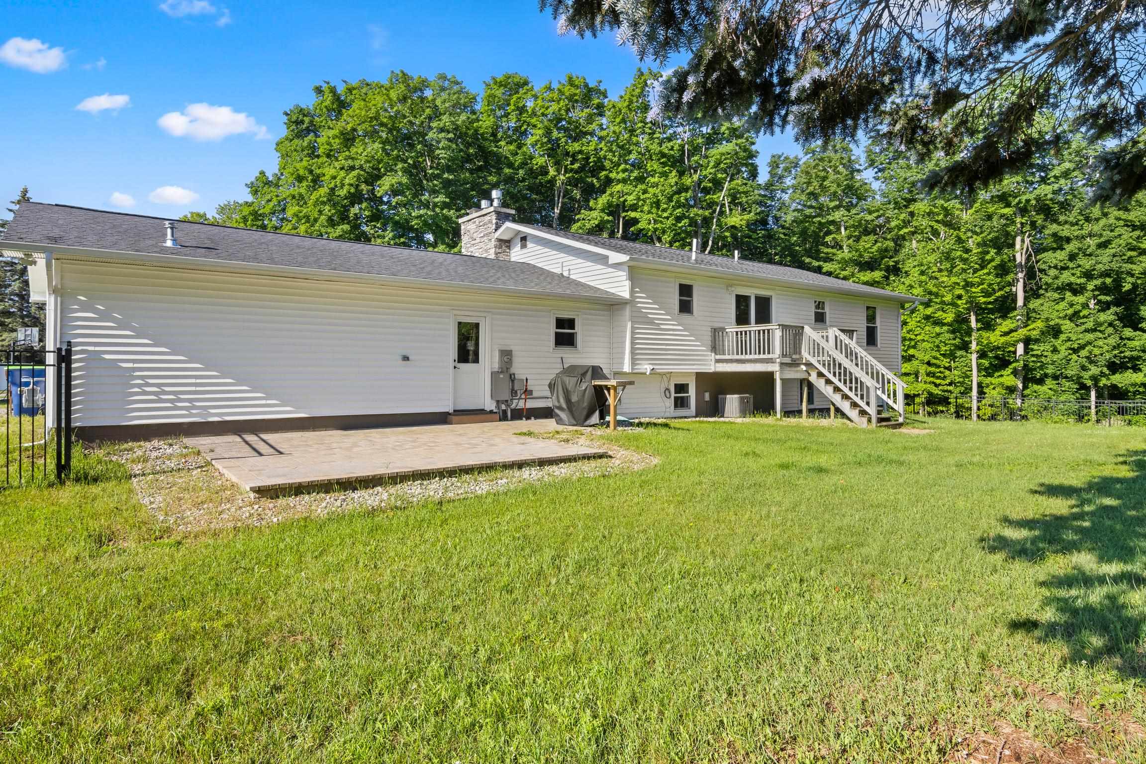 3733 East Long Lake Road Traverse City, MI 49685 - Photo 39 of 47 1947831-00e0701b-270e-42b8-abb9-6bd4867e10c4.JPG