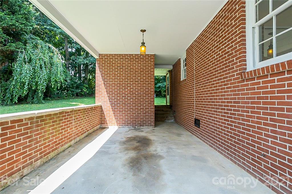 609 Loop Road Hendersonville, NC 28792 - Photo 14 of 16 Gallery Image 14