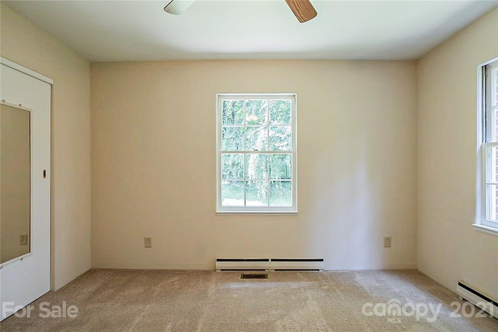 609 Loop Road Hendersonville, NC 28792 - Photo 8 of 16 Gallery Image 8
