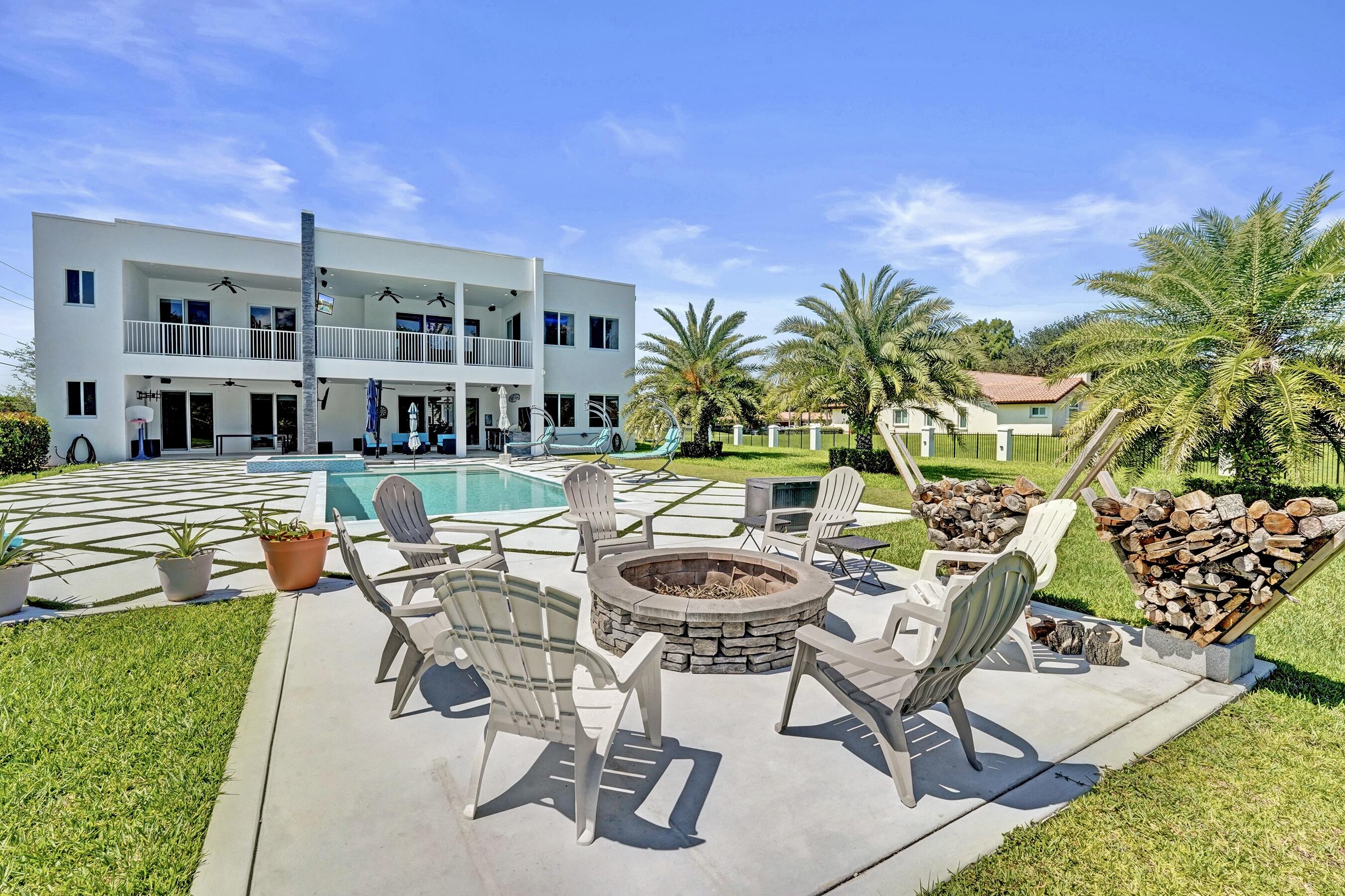 11201 Southwest 3rd Street Plantation, FL 33325 - Photo 76 of 79 Firepit