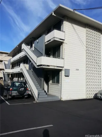 $1,650 | 1329 Kaihee Street, Unit 10, Honolulu, HI 96822