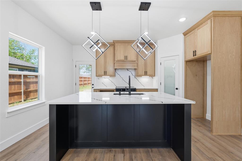 1023 Kane Street Bellmead, TX 76705 - Photo 3 of 17