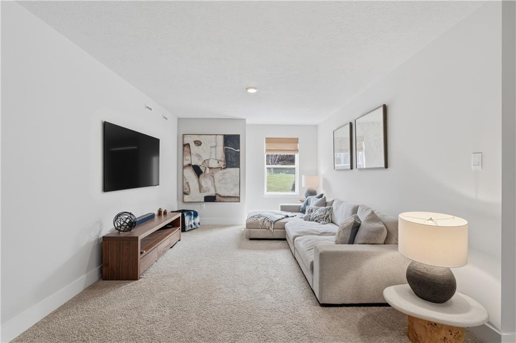 315 Stately Court Valencia, PA 16059 - Photo 15 of 29