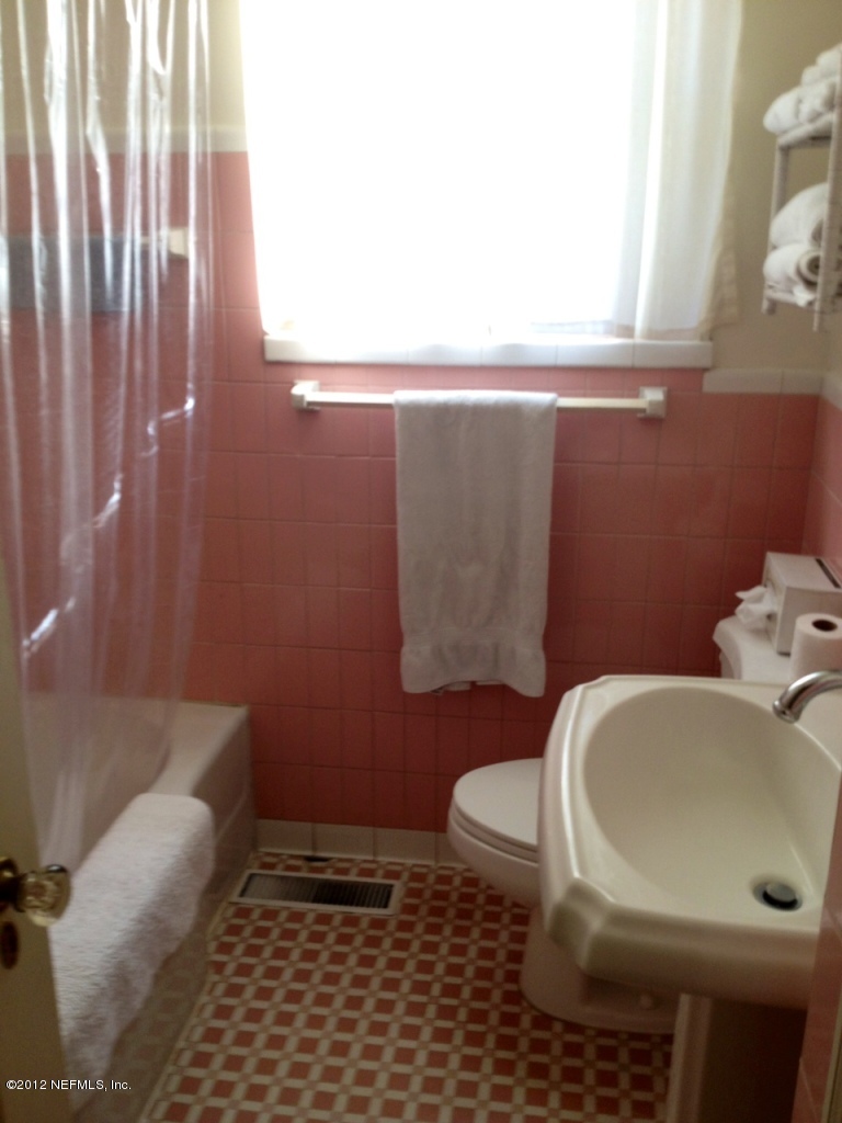 3225-3227 Riverside Avenue Jacksonville, FL 32205 - Photo 15 of 33 Hall Bath