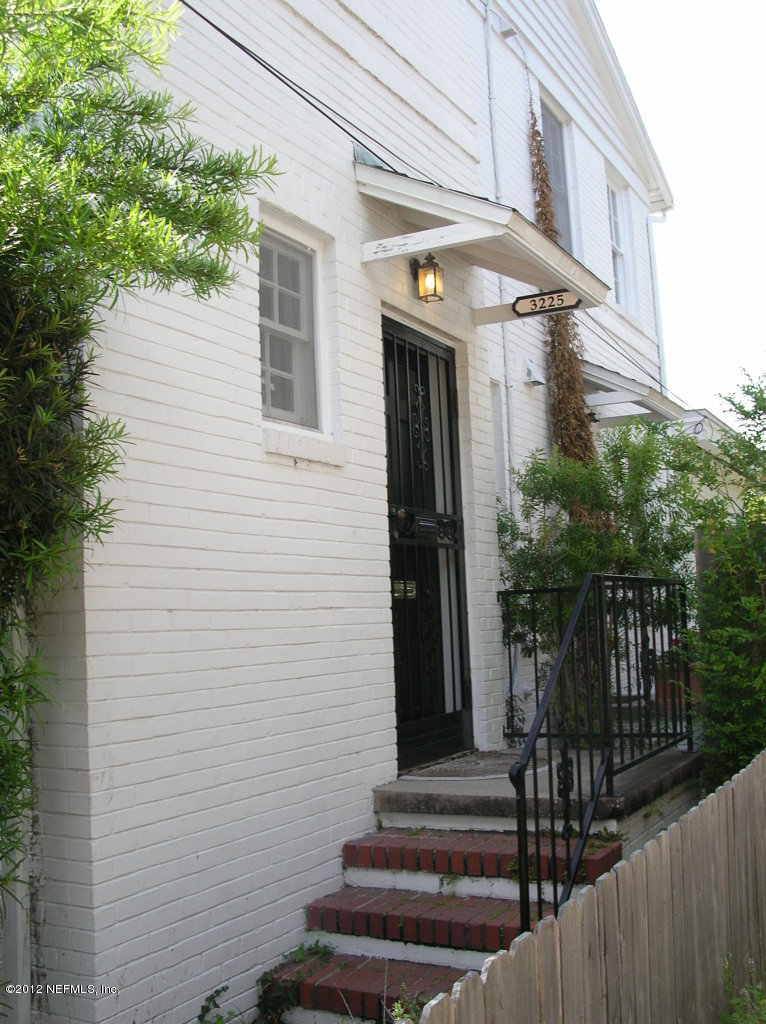 3225-3227 Riverside Avenue Jacksonville, FL 32205 - Photo 19 of 33 Side Entrance to Stairwell