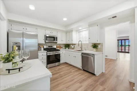 $999,000 | 2752 Lakewood Place, Westlake Village, CA 91361