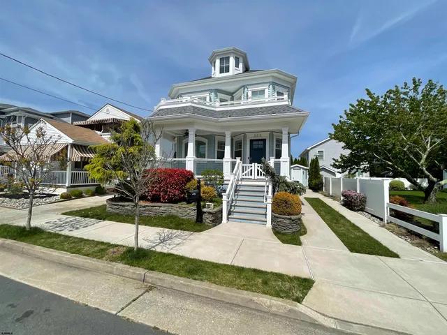 a front view of house with yard
