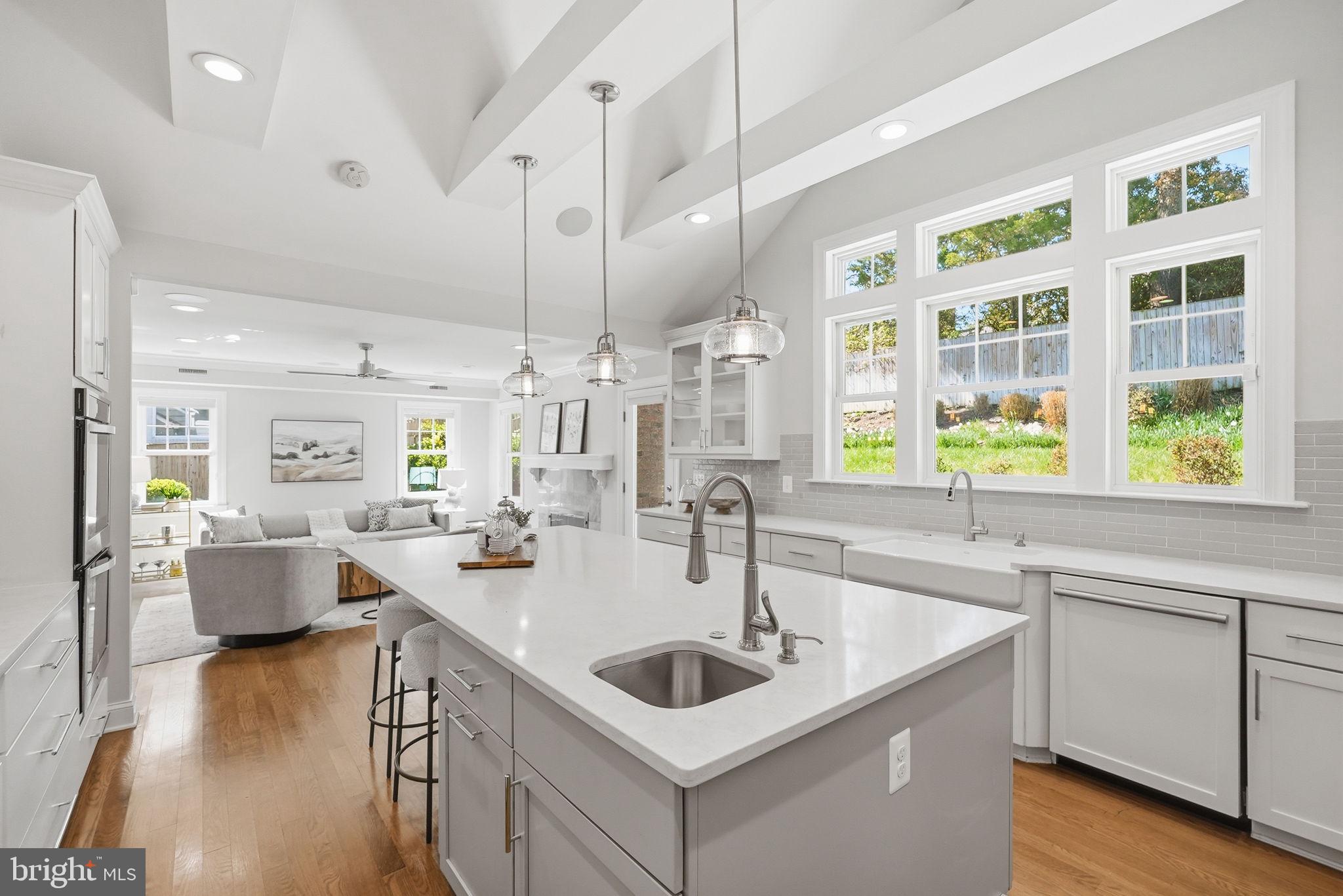 408 Skyhill Road Alexandria, VA 22314 - Photo 13 of 41