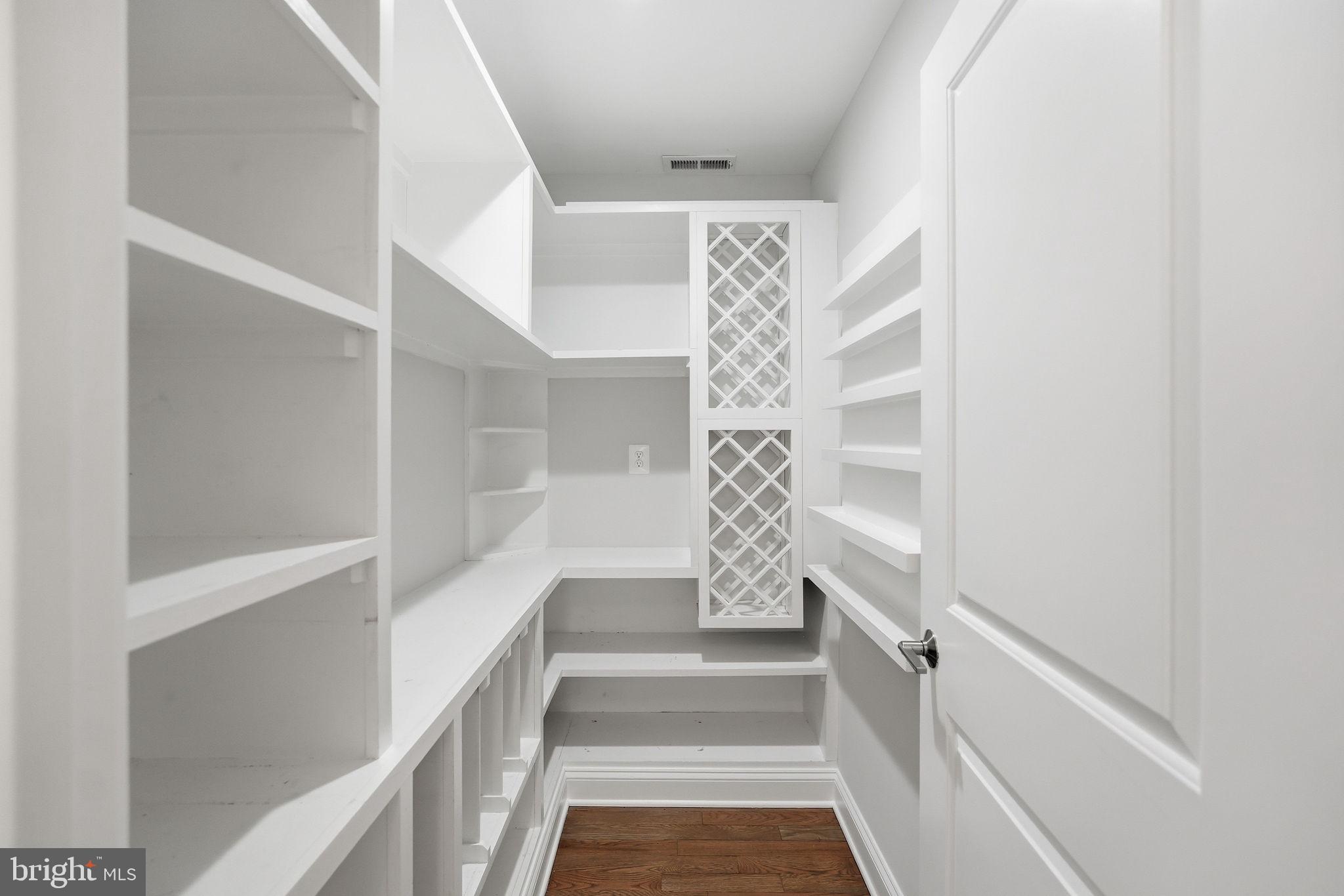 408 Skyhill Road Alexandria, VA 22314 - Photo 14 of 41