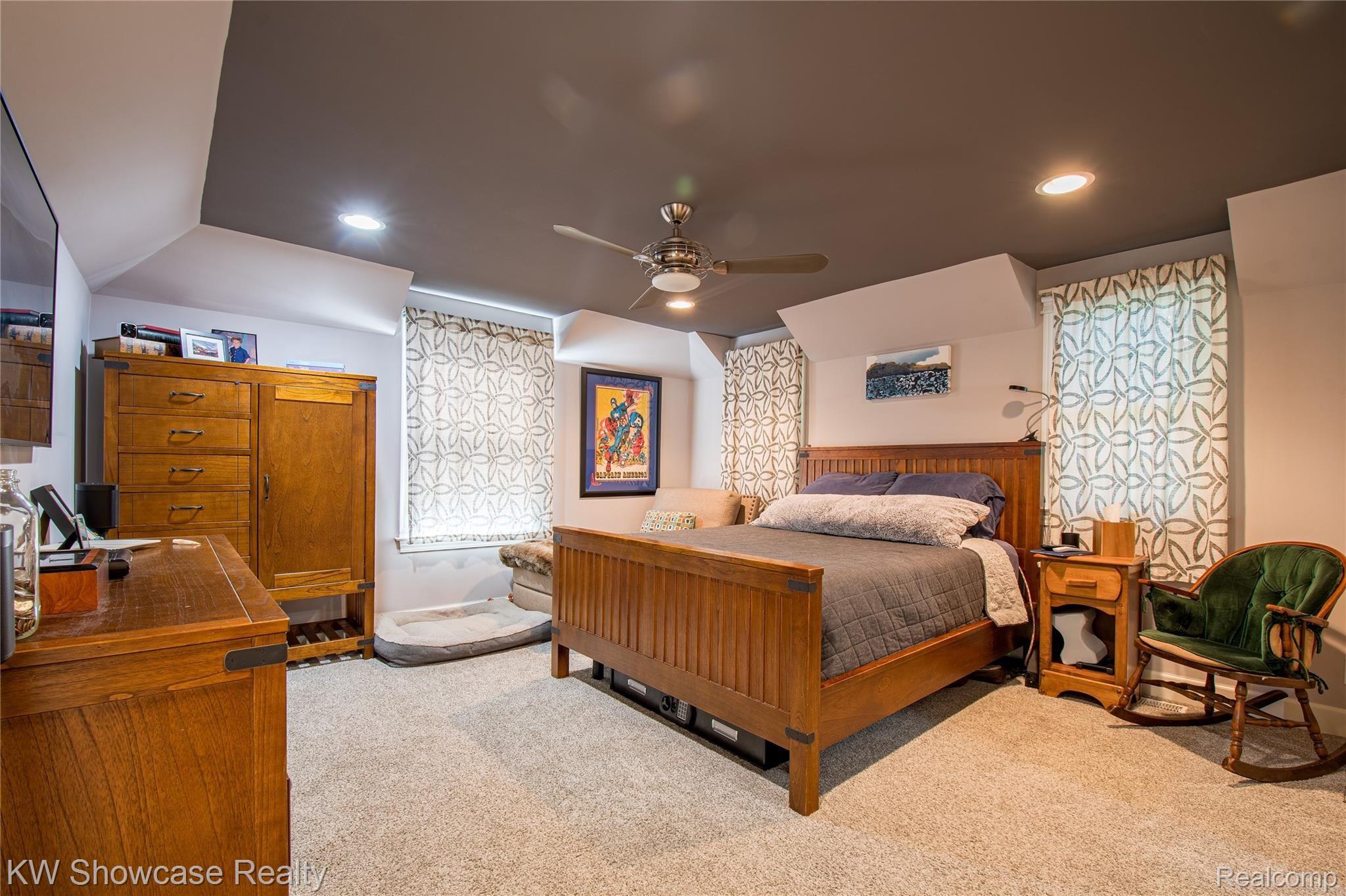 12 Amherst Road Pleasant Ridge, MI 48069 - Photo 20 of 62 Large Master Suite