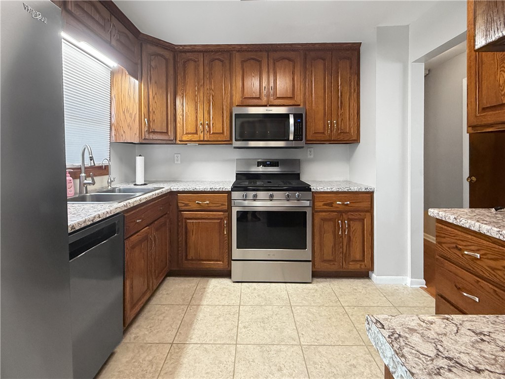 3312 Greenview Drive Decatur, IL 62521 - Photo 5 of 18