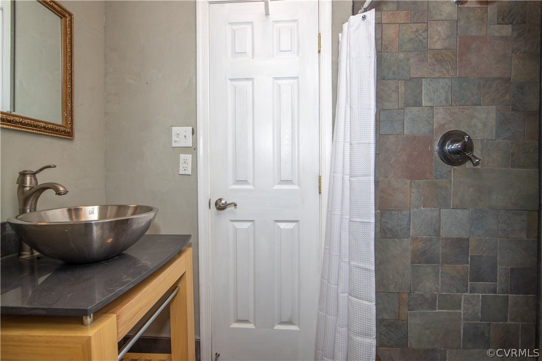 5707 Springmount Road Chesterfield, VA 23832 - Photo 24 of 24 Third floor full bath with tile shower.