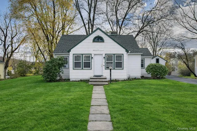 $3,050 | 36 Swezey Place, Monroe, NY 10950