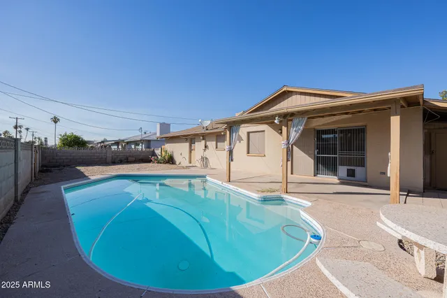 a view of a house with roof