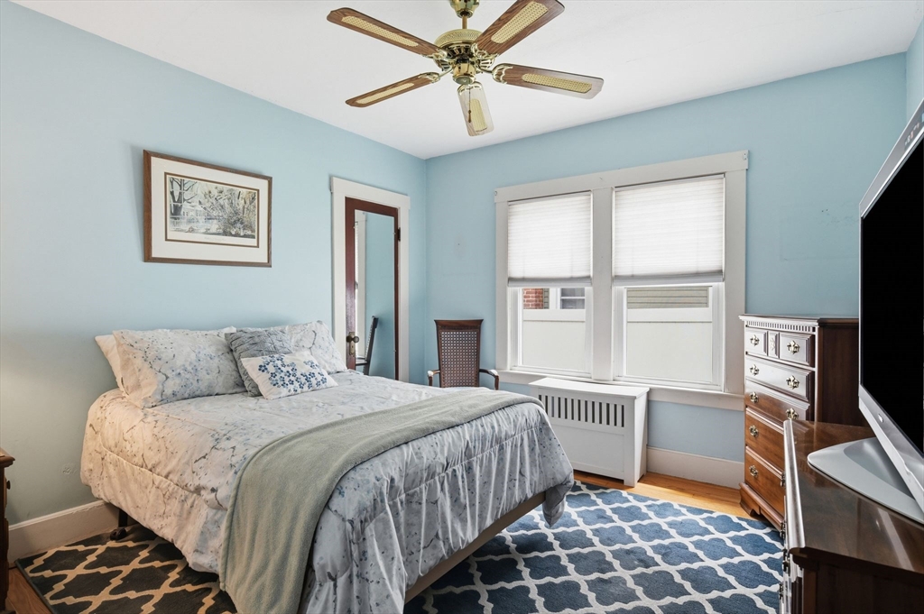 54 Thorndyke Street Springfield, MA 01118 - Photo 23 of 35