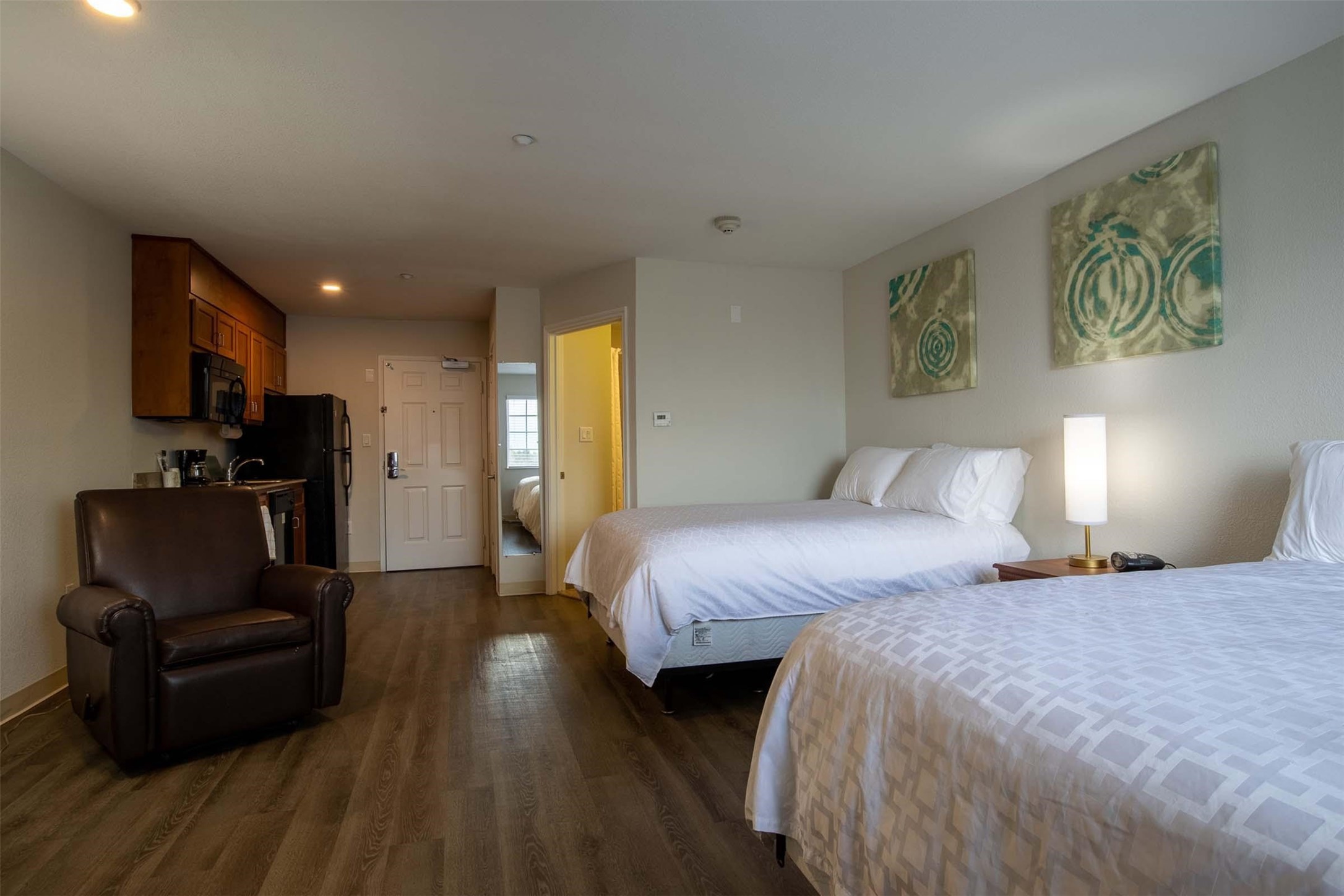 8719 Farm Market 1960 West Road, Unit 331 Houston, TX 77065 - Photo 8 of 50 a bedroom with bed and a couch