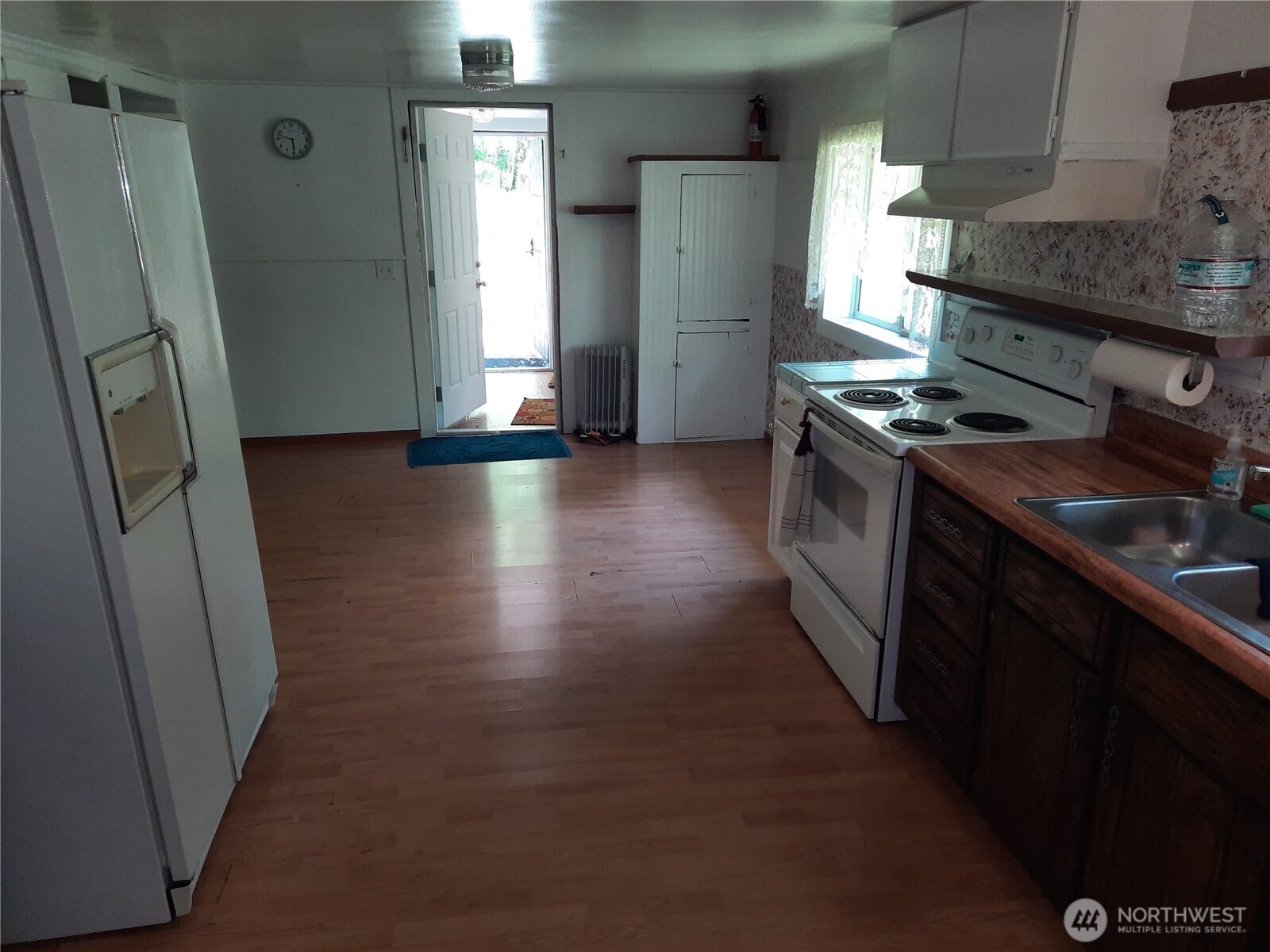 57255 State Rte 20 Rockport, WA 98283 - Photo 15 of 33 a kitchen with stainless steel appliances a refrigerator a stove a sink and a oven