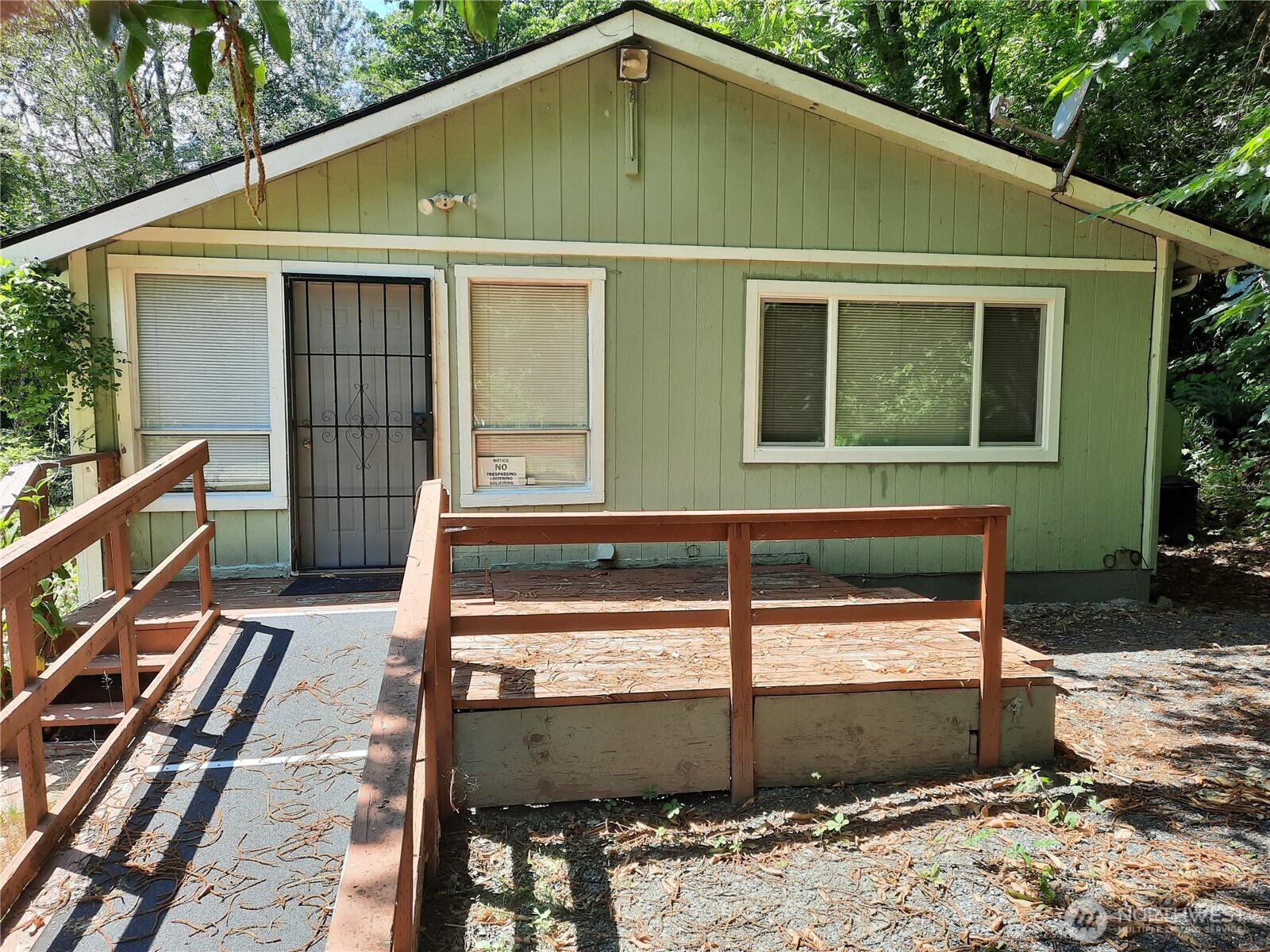 57255 State Rte 20 Rockport, WA 98283 - Photo 2 of 33 a backyard of a house