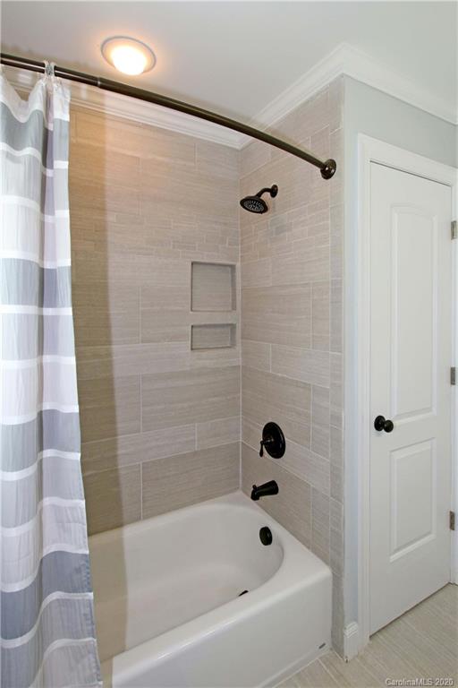 200 McCrary Road Mooresville, NC 28117 - Photo 17 of 41 a bathroom with a bathtub
